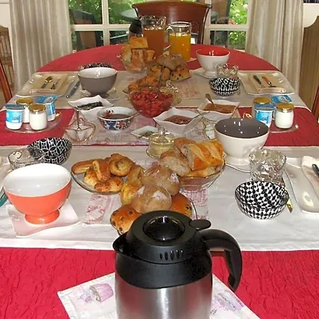 Au Jardin De Lisa Bed & Breakfast