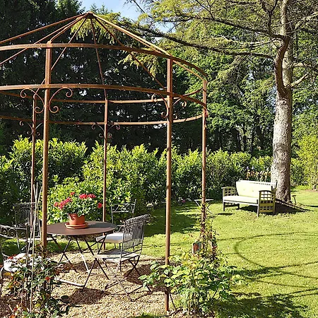 Au Jardin De Lisa Bed & Breakfast 3*