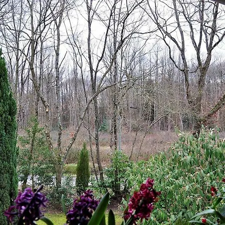 Au Jardin De Lisa Bed and Breakfast 3*